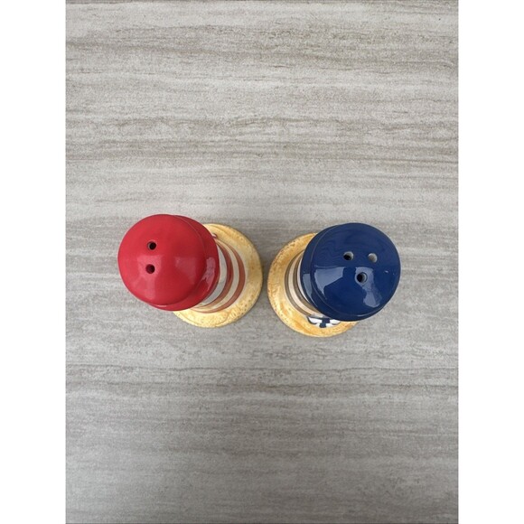 Pair of lighthouse salt and pepper shakers 4" tall collectible Current Inc - Picture 6 of 8